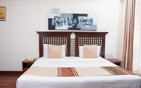 Cranes Suites Hotel  4*